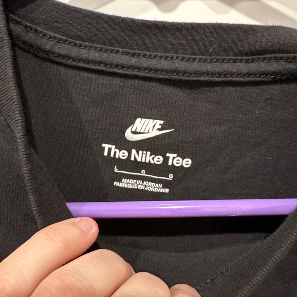 Nike Men's Black Classic T-Shirt - Picture 3 of 4